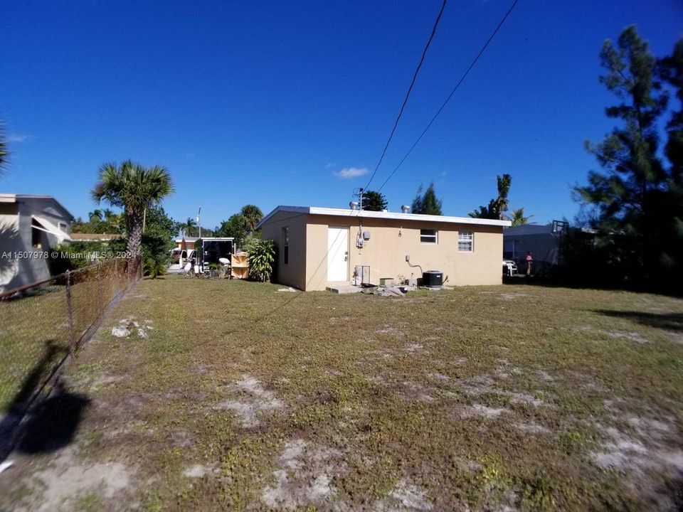 Recently Rented: $1,800 (2 beds, 1 baths, 704 Square Feet)