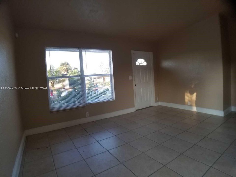 Recently Rented: $1,800 (2 beds, 1 baths, 704 Square Feet)