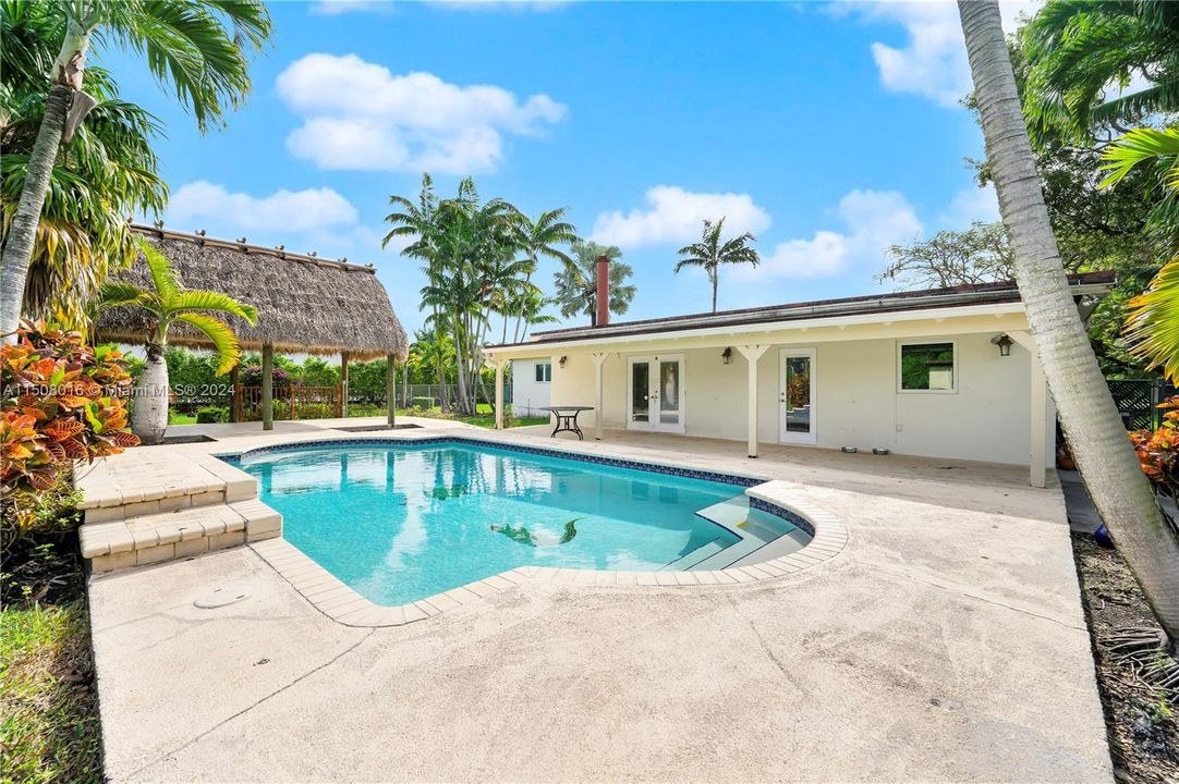 Recently Sold: $1,700,000 (3 beds, 2 baths, 2805 Square Feet)