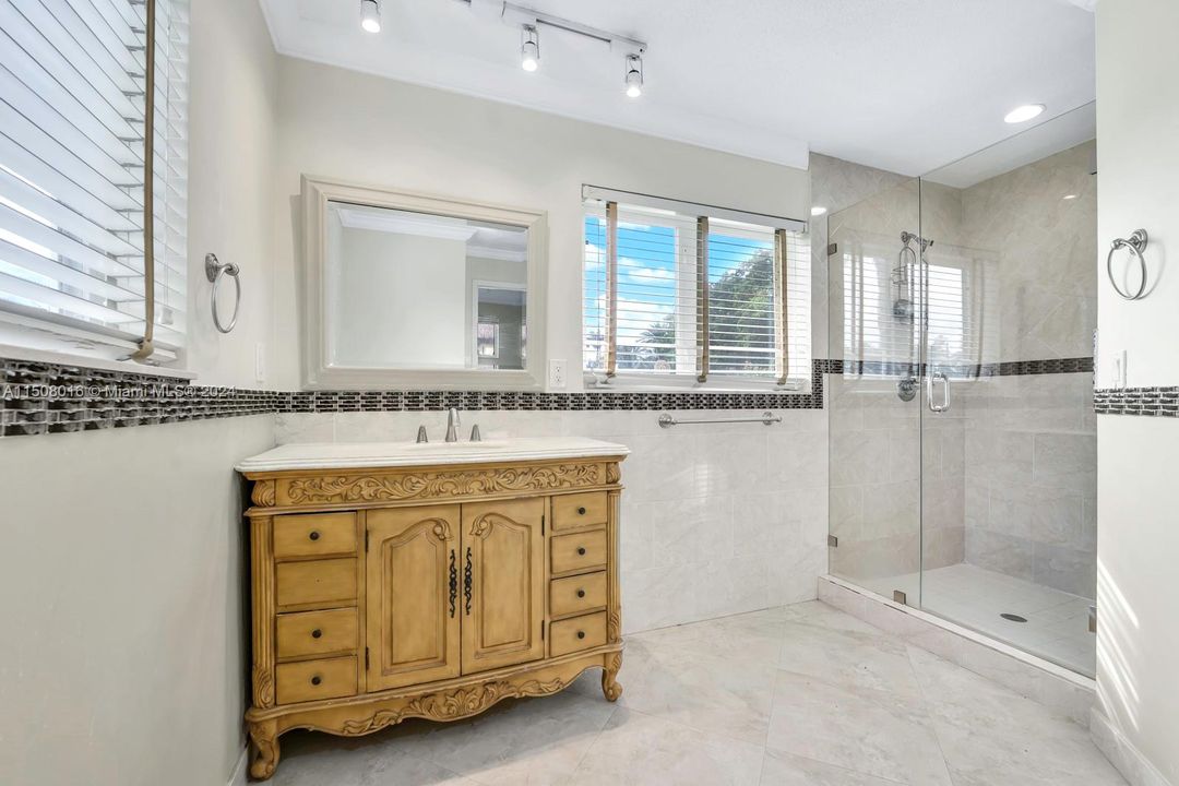Recently Sold: $1,700,000 (3 beds, 2 baths, 2805 Square Feet)