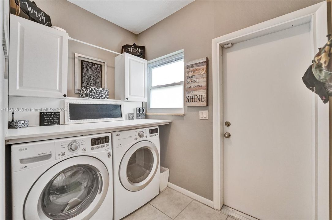 Recently Sold: $1,095,000 (4 beds, 2 baths, 2896 Square Feet)