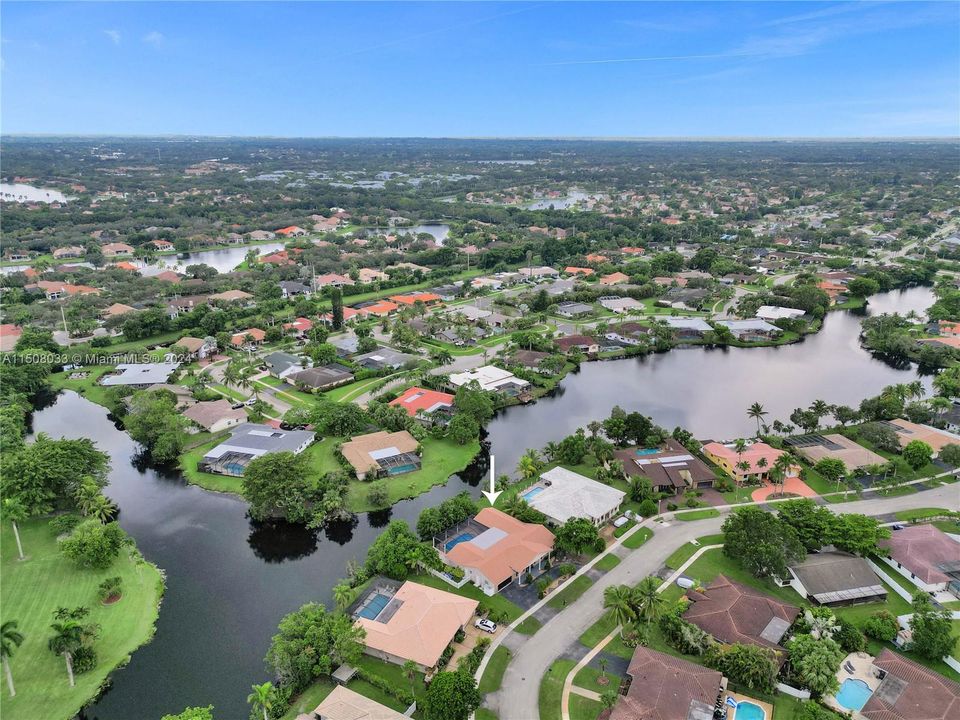 Recently Sold: $1,095,000 (4 beds, 2 baths, 2896 Square Feet)