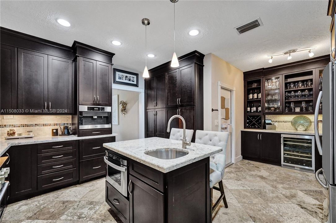 Recently Sold: $1,095,000 (4 beds, 2 baths, 2896 Square Feet)