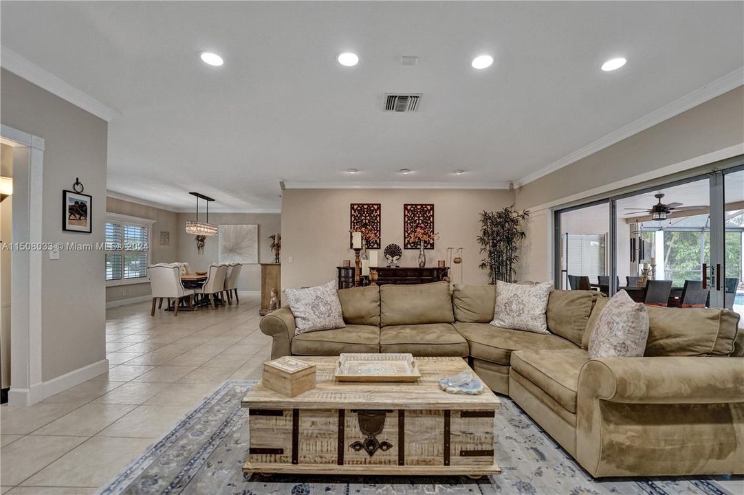 Recently Sold: $1,095,000 (4 beds, 2 baths, 2896 Square Feet)