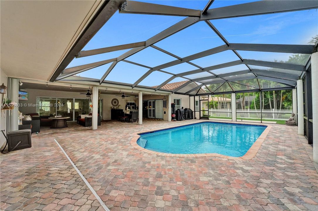 Recently Sold: $1,095,000 (4 beds, 2 baths, 2896 Square Feet)