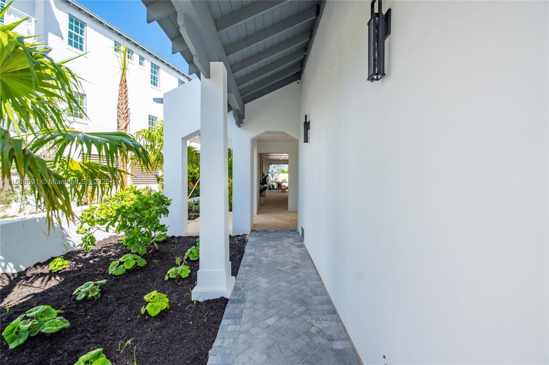 For Sale: $3,950,000 (5 beds, 4 baths, 3011 Square Feet)