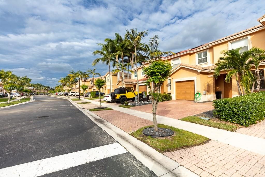 Recently Sold: $359,900 (3 beds, 2 baths, 1456 Square Feet)