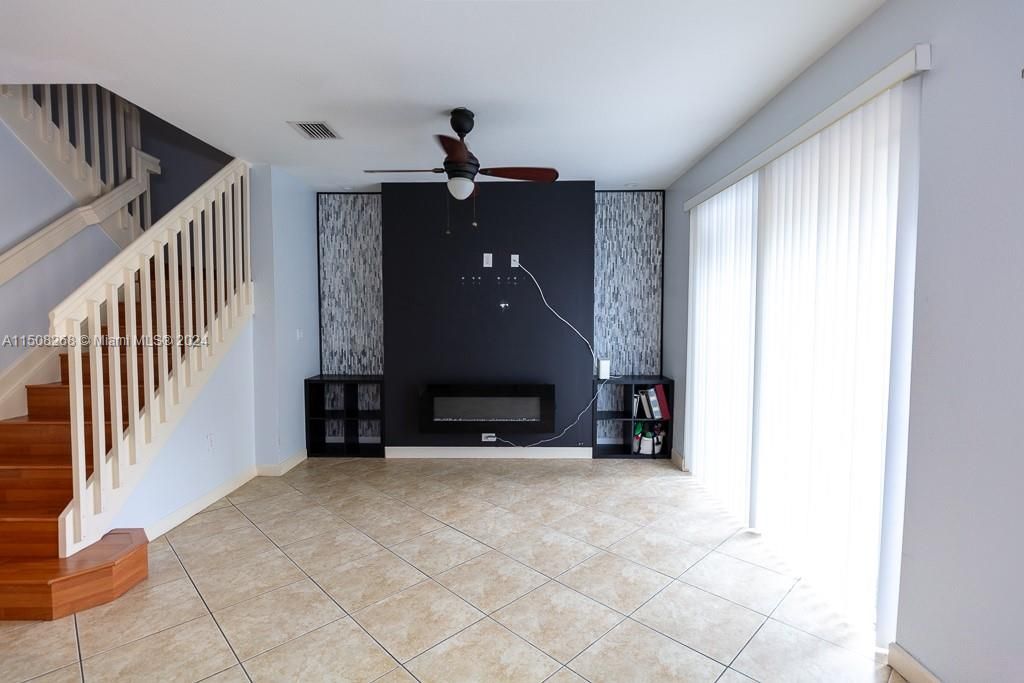 Recently Sold: $359,900 (3 beds, 2 baths, 1456 Square Feet)