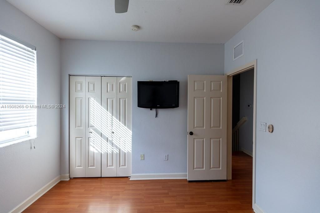 Recently Sold: $359,900 (3 beds, 2 baths, 1456 Square Feet)