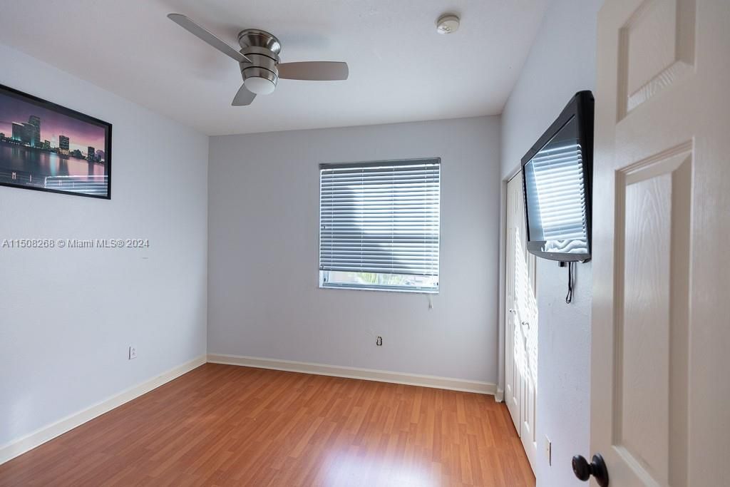 Recently Sold: $359,900 (3 beds, 2 baths, 1456 Square Feet)