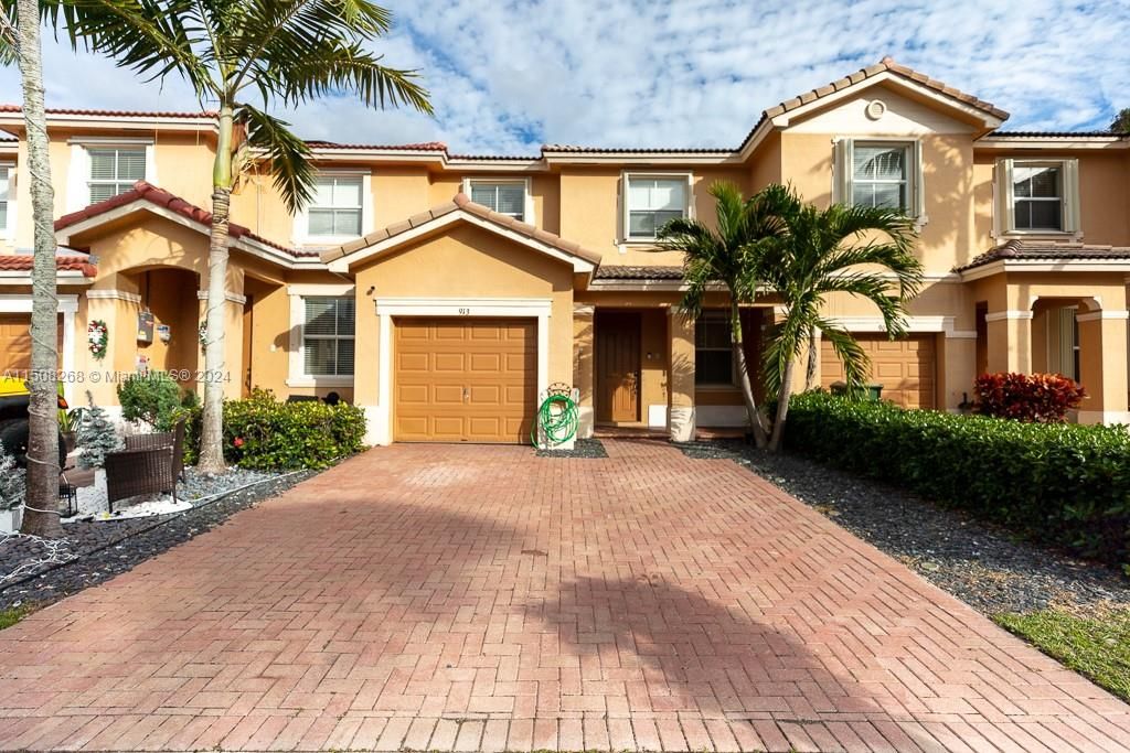 Recently Sold: $359,900 (3 beds, 2 baths, 1456 Square Feet)