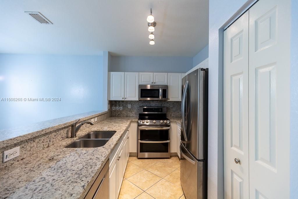 Recently Sold: $359,900 (3 beds, 2 baths, 1456 Square Feet)