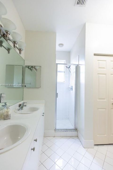 Recently Sold: $359,900 (3 beds, 2 baths, 1456 Square Feet)