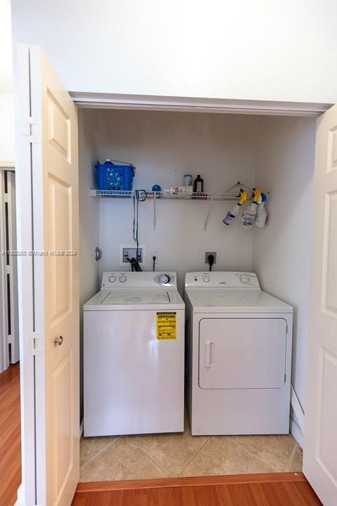 Recently Sold: $359,900 (3 beds, 2 baths, 1456 Square Feet)