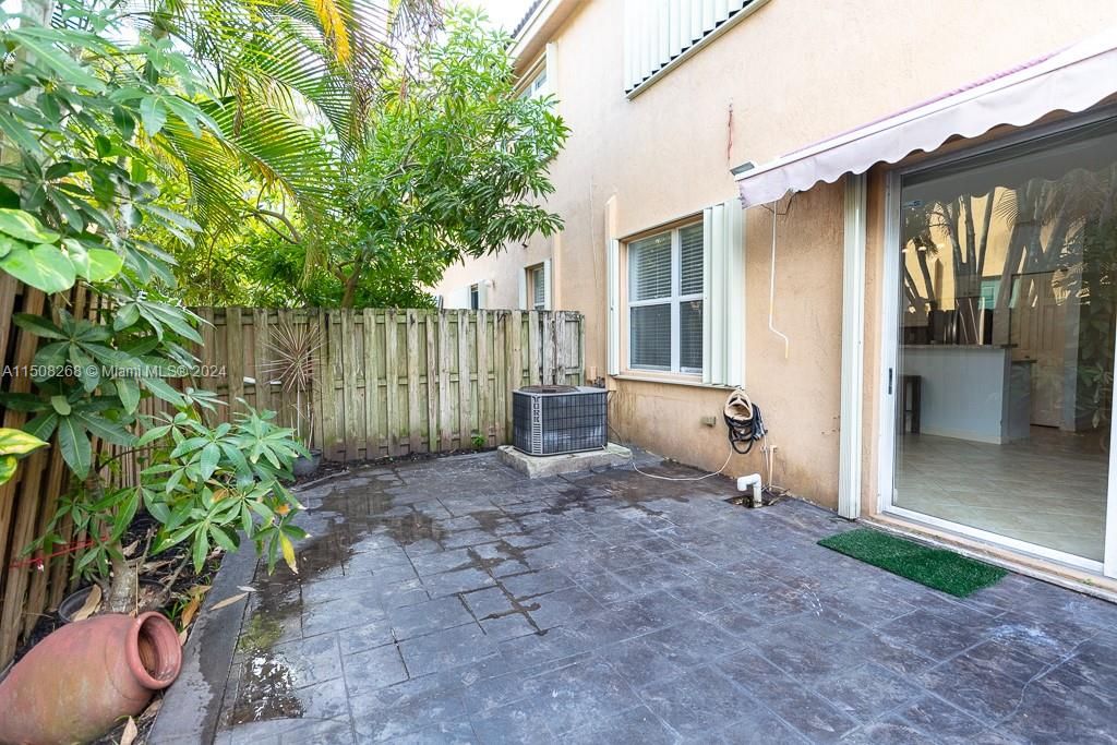 Recently Sold: $359,900 (3 beds, 2 baths, 1456 Square Feet)