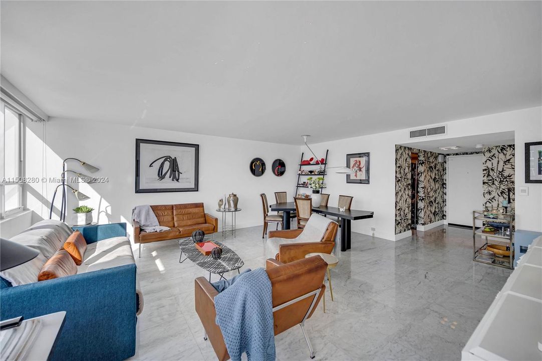 For Sale: $760,000 (1 beds, 2 baths, 1027 Square Feet)