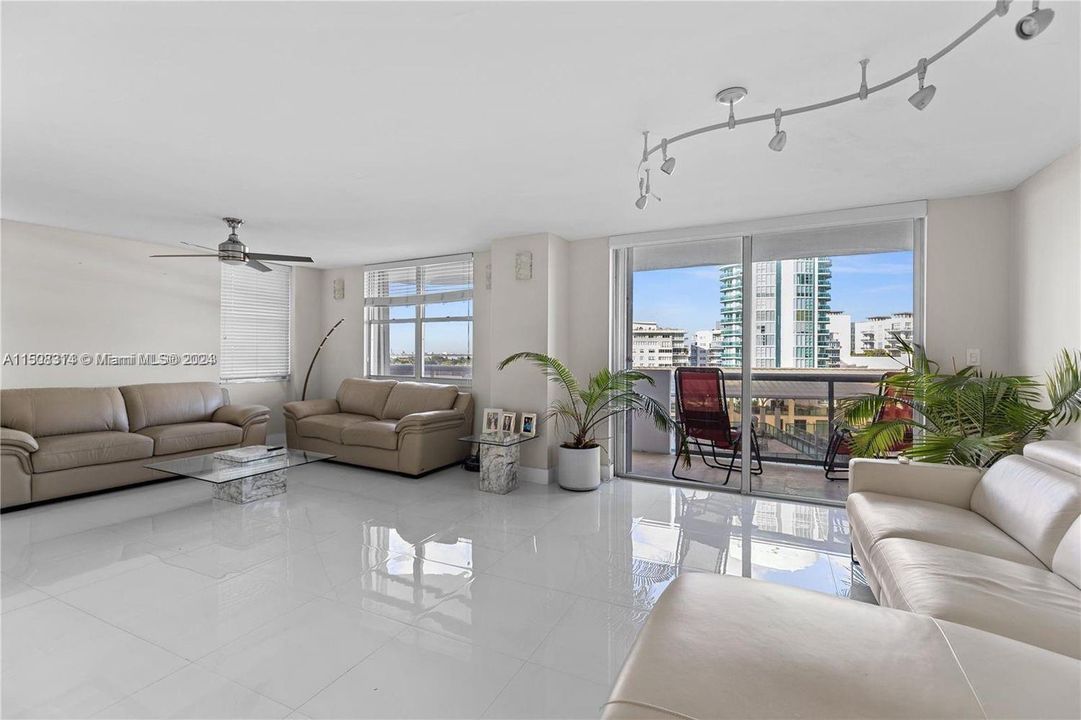 Recently Sold: $418,000 (1 beds, 2 baths, 1280 Square Feet)