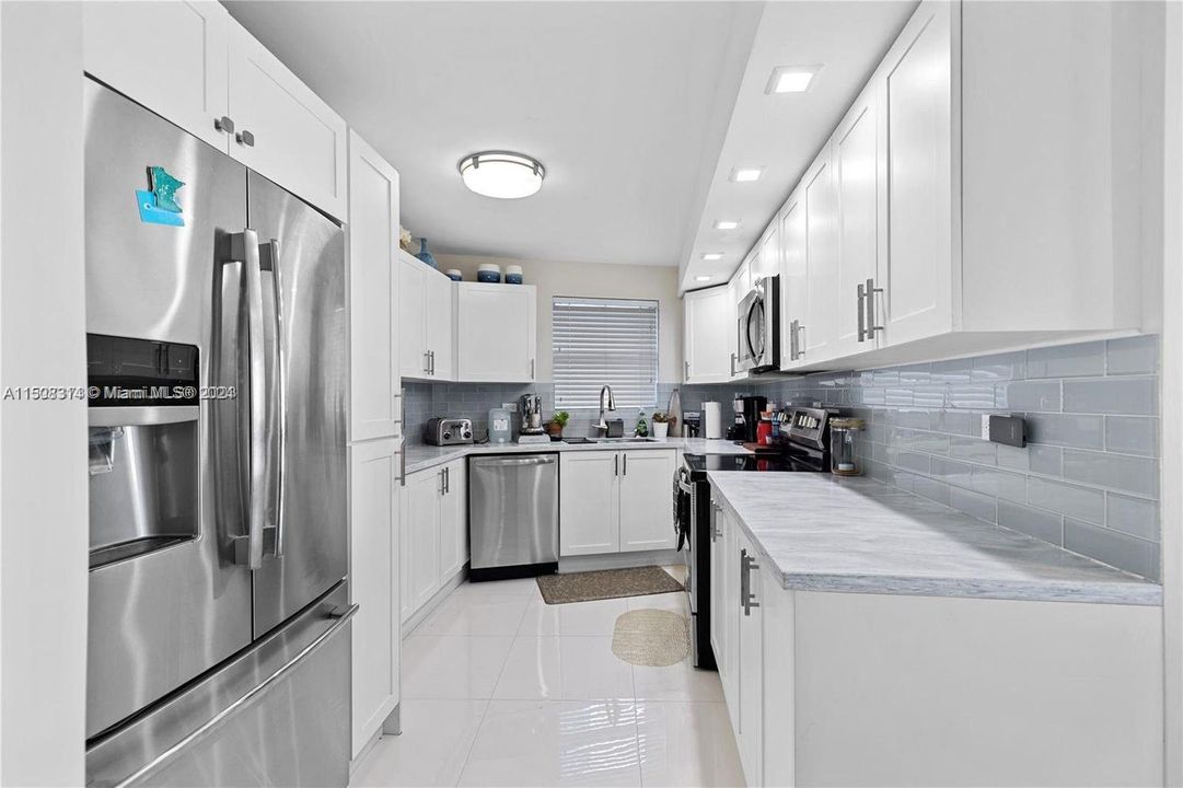 Recently Sold: $418,000 (1 beds, 2 baths, 1280 Square Feet)