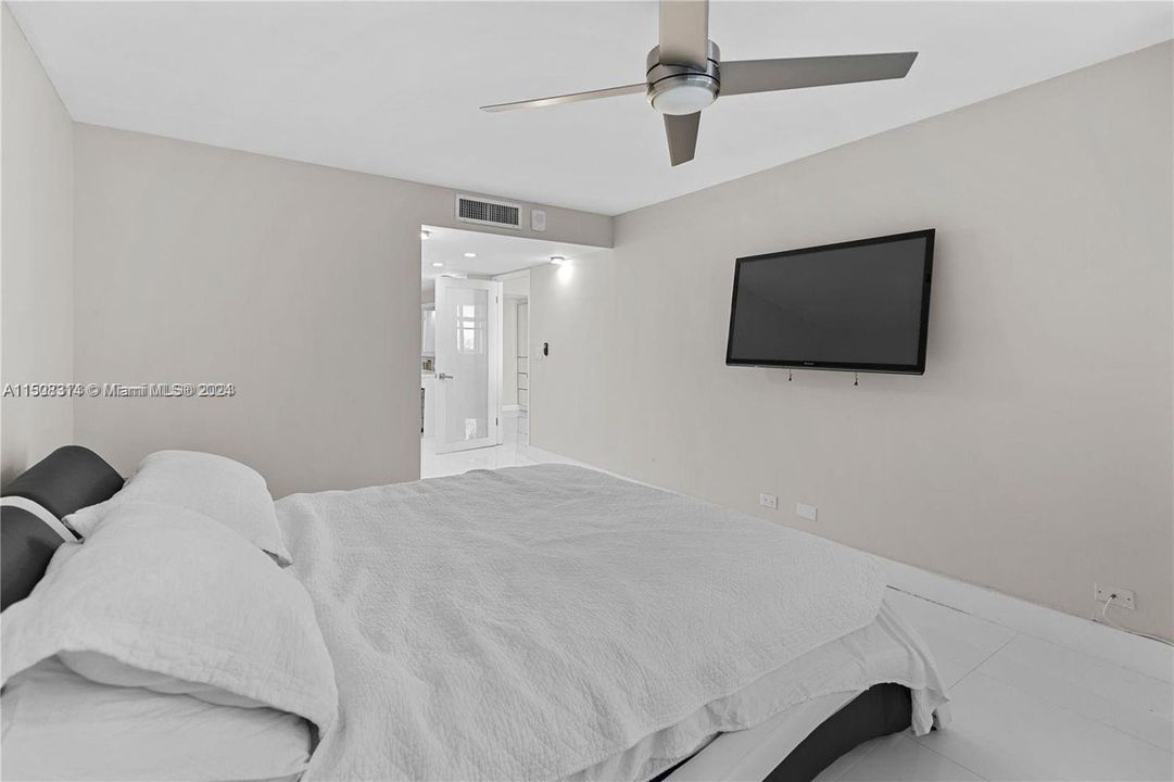 Recently Sold: $418,000 (1 beds, 2 baths, 1280 Square Feet)