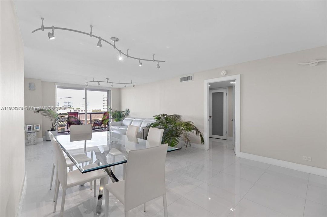 Recently Sold: $418,000 (1 beds, 2 baths, 1280 Square Feet)