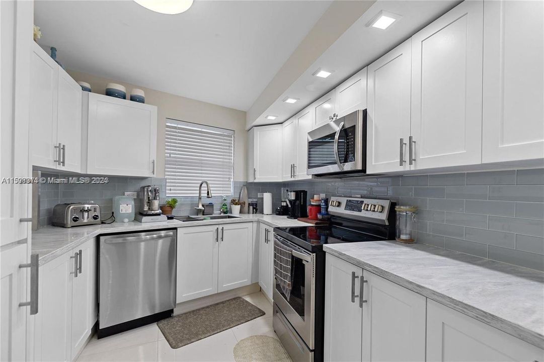 Recently Sold: $418,000 (1 beds, 2 baths, 1280 Square Feet)