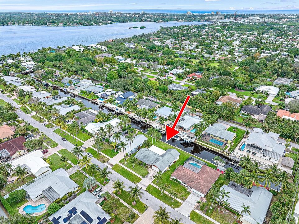 Recently Sold: $1,550,000 (3 beds, 2 baths, 1707 Square Feet)