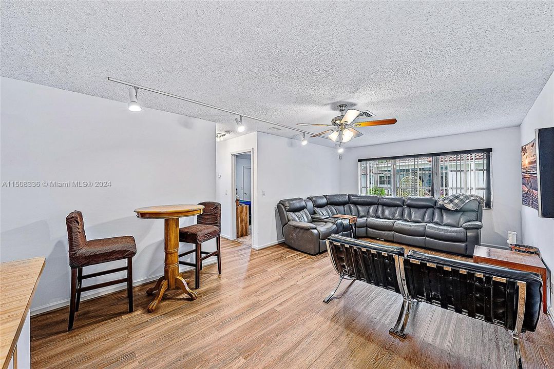 Recently Sold: $1,550,000 (3 beds, 2 baths, 1707 Square Feet)