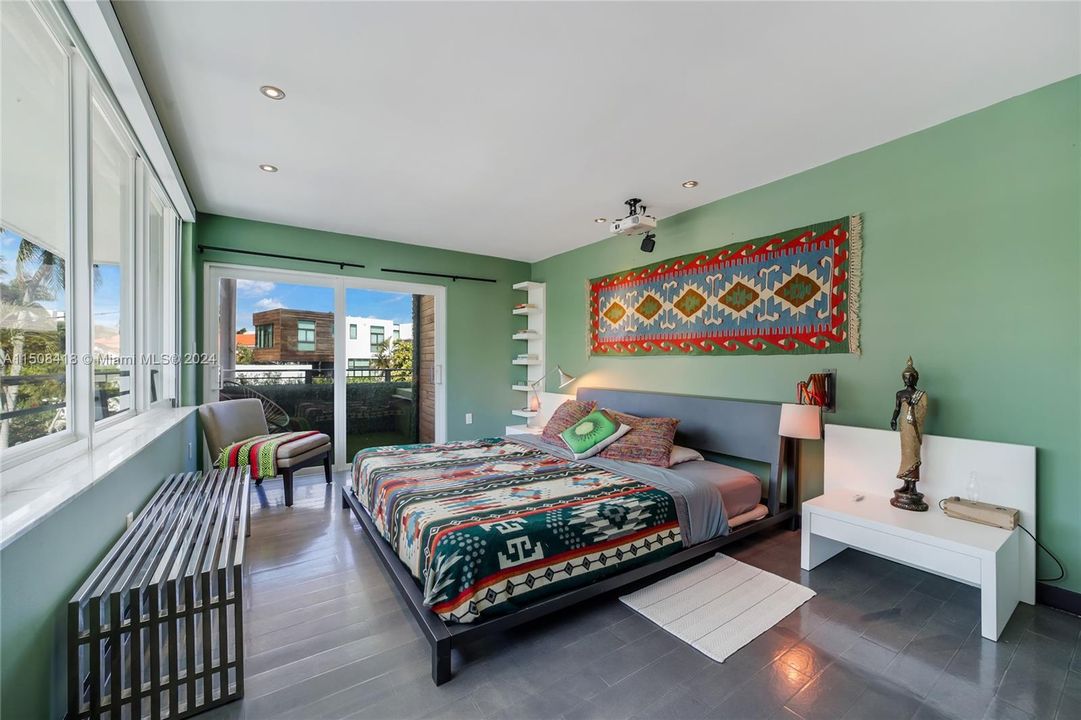 Recently Sold: $1,250,000 (1 beds, 1 baths, 630 Square Feet)