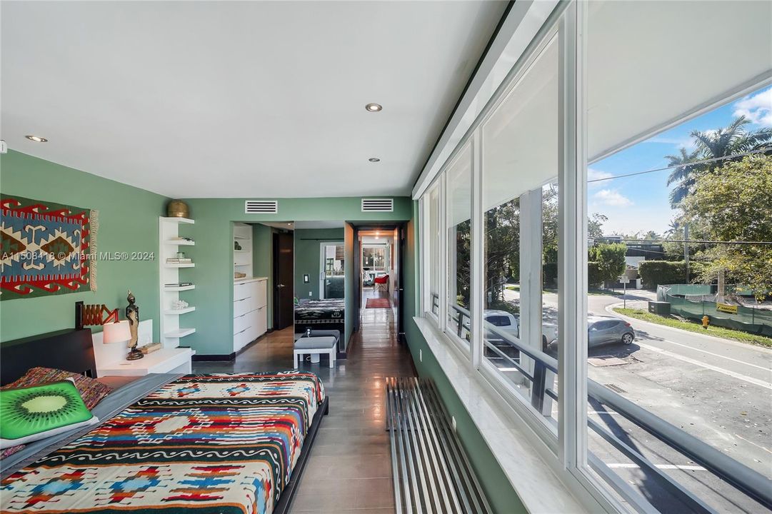 Recently Sold: $1,250,000 (1 beds, 1 baths, 630 Square Feet)