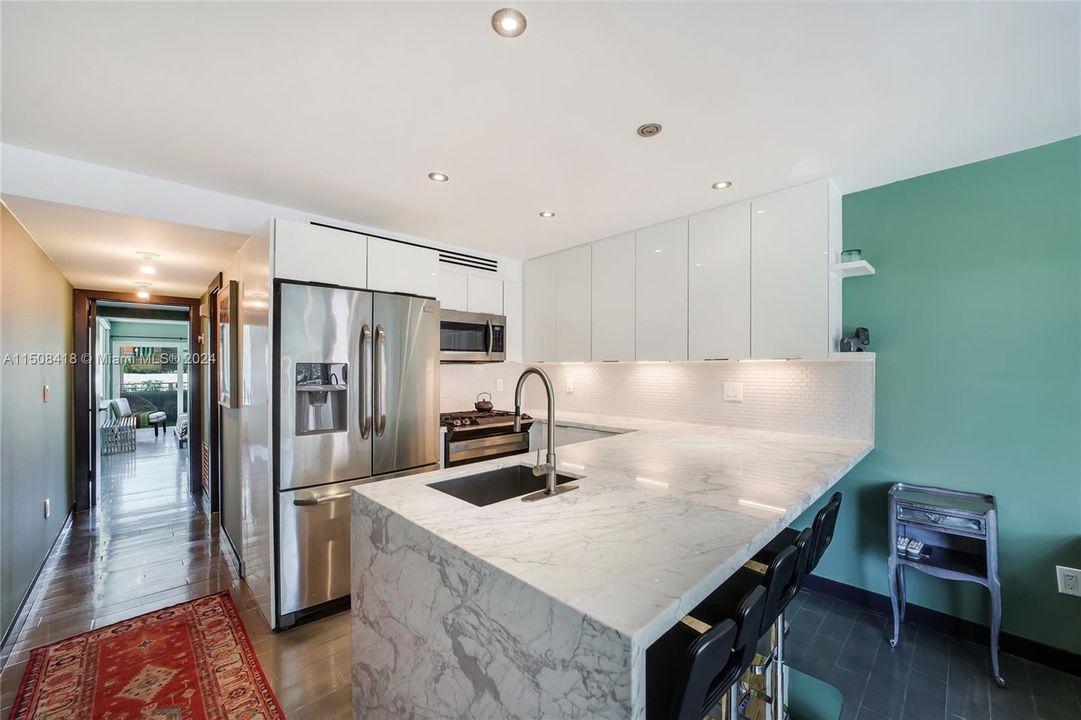 Recently Sold: $1,250,000 (1 beds, 1 baths, 630 Square Feet)