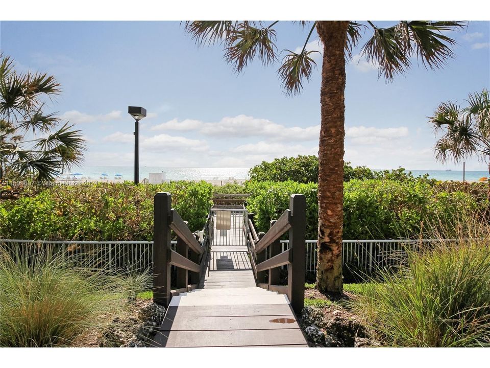 Recently Rented: $4,400 (1 beds, 1 baths, 982 Square Feet)