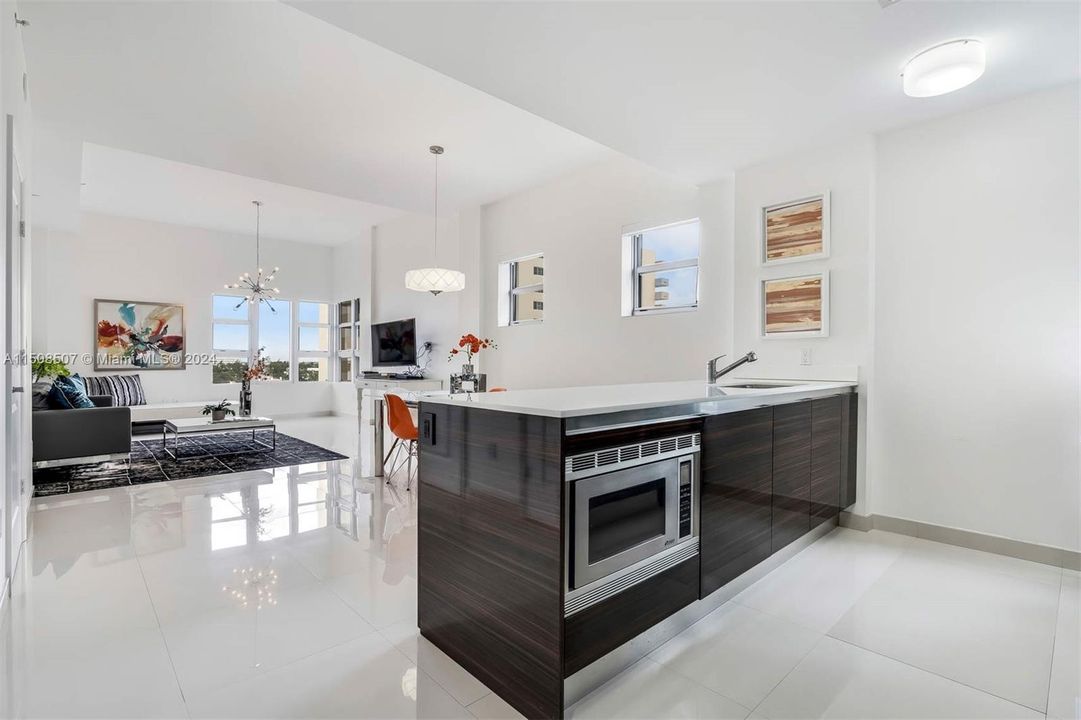 Recently Rented: $4,400 (1 beds, 1 baths, 982 Square Feet)