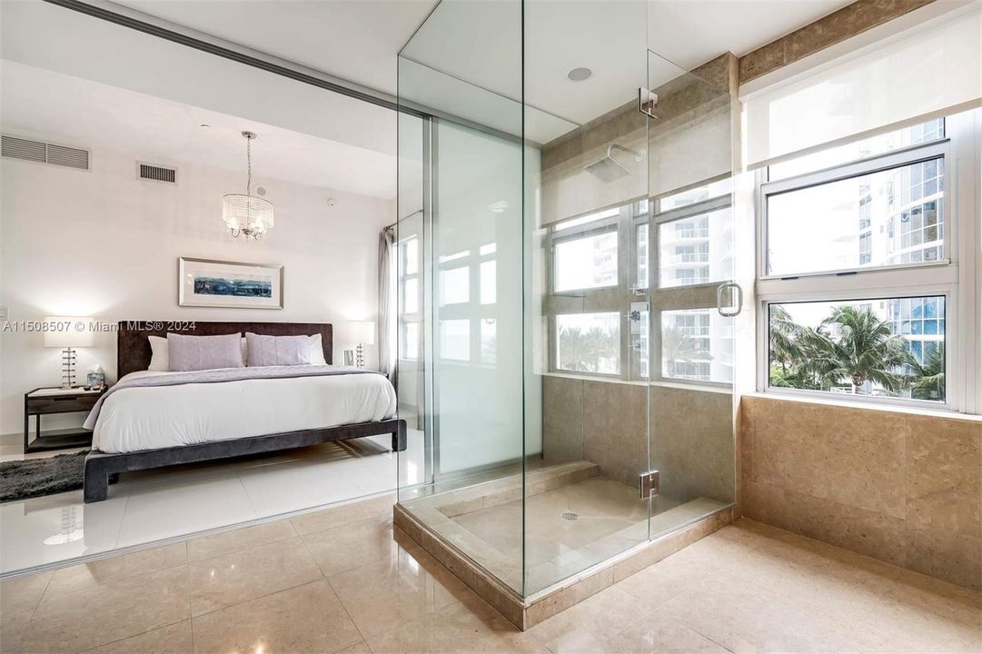 Recently Rented: $4,400 (1 beds, 1 baths, 982 Square Feet)