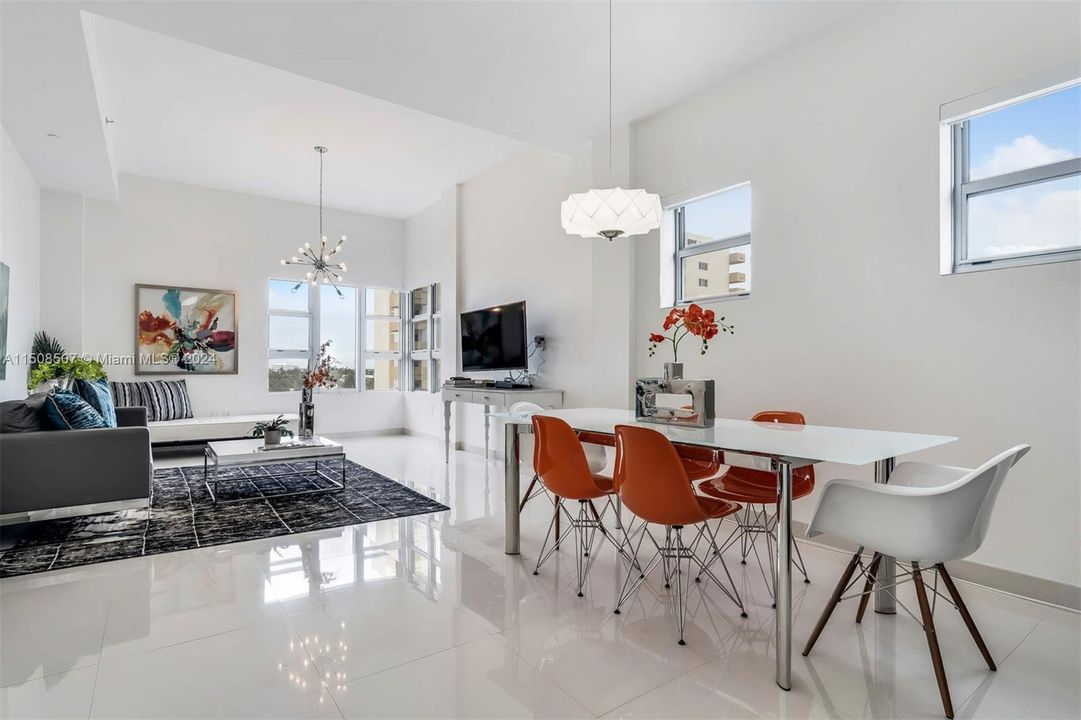 Recently Rented: $4,400 (1 beds, 1 baths, 982 Square Feet)