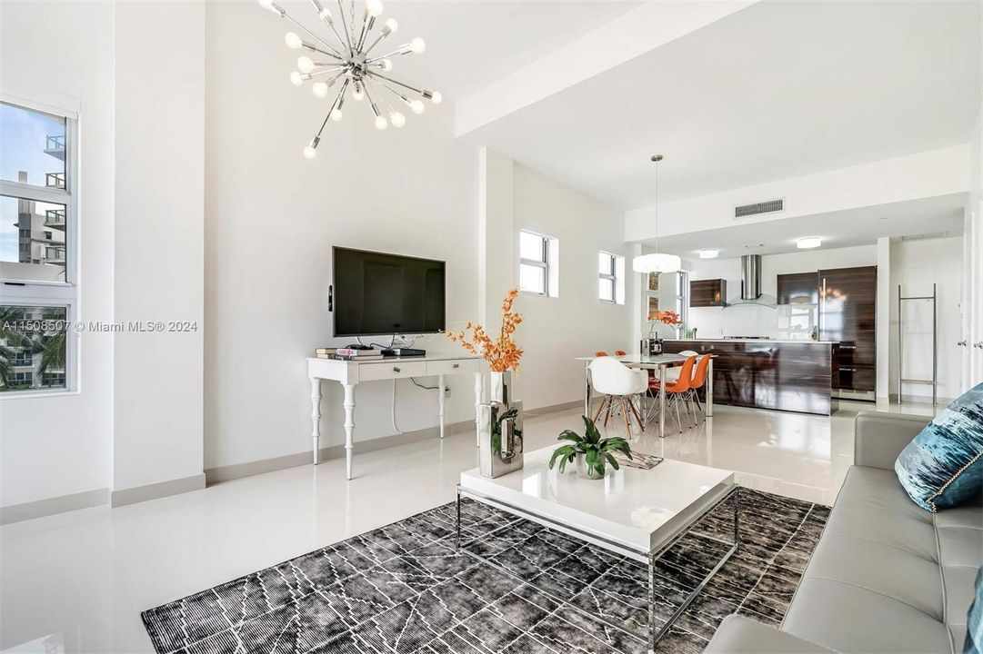 Recently Rented: $4,400 (1 beds, 1 baths, 982 Square Feet)