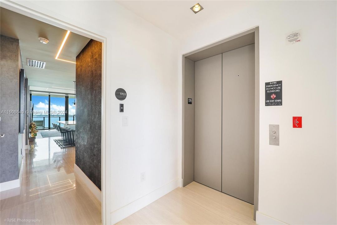 Active With Contract: $1,145,000 (2 beds, 3 baths, 1187 Square Feet)