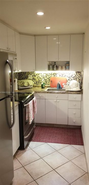 Active With Contract: $185,000 (1 beds, 1 baths, 690 Square Feet)