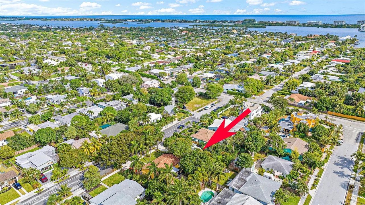 Recently Sold: $575,000 (2 beds, 2 baths, 1105 Square Feet)