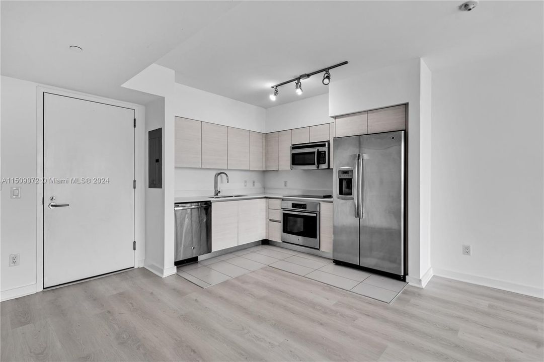 Recently Rented: $2,750 (1 beds, 1 baths, 616 Square Feet)