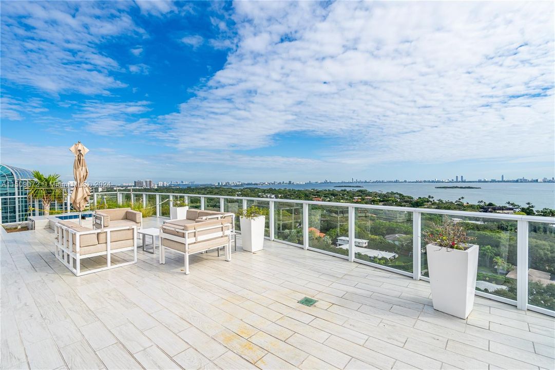 Recently Rented: $2,750 (1 beds, 1 baths, 616 Square Feet)