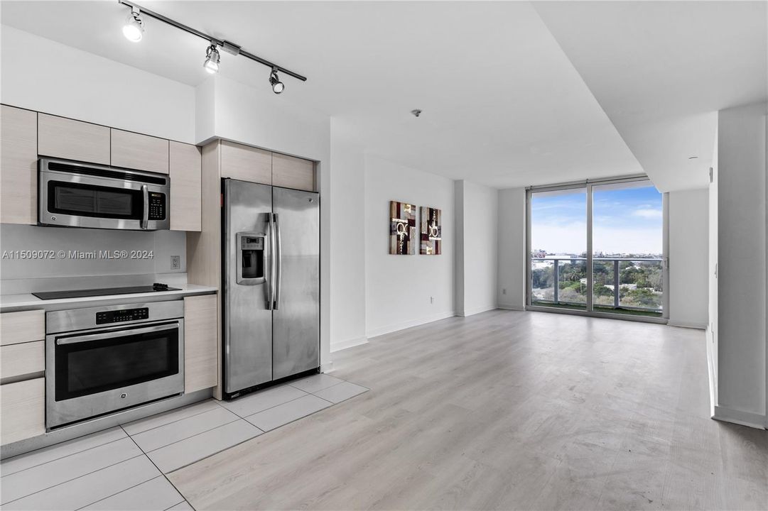 Recently Rented: $2,750 (1 beds, 1 baths, 616 Square Feet)