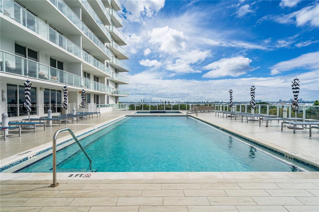 Recently Rented: $2,750 (1 beds, 1 baths, 616 Square Feet)