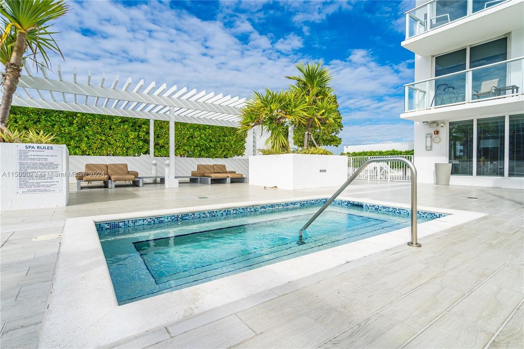 Recently Rented: $2,750 (1 beds, 1 baths, 616 Square Feet)