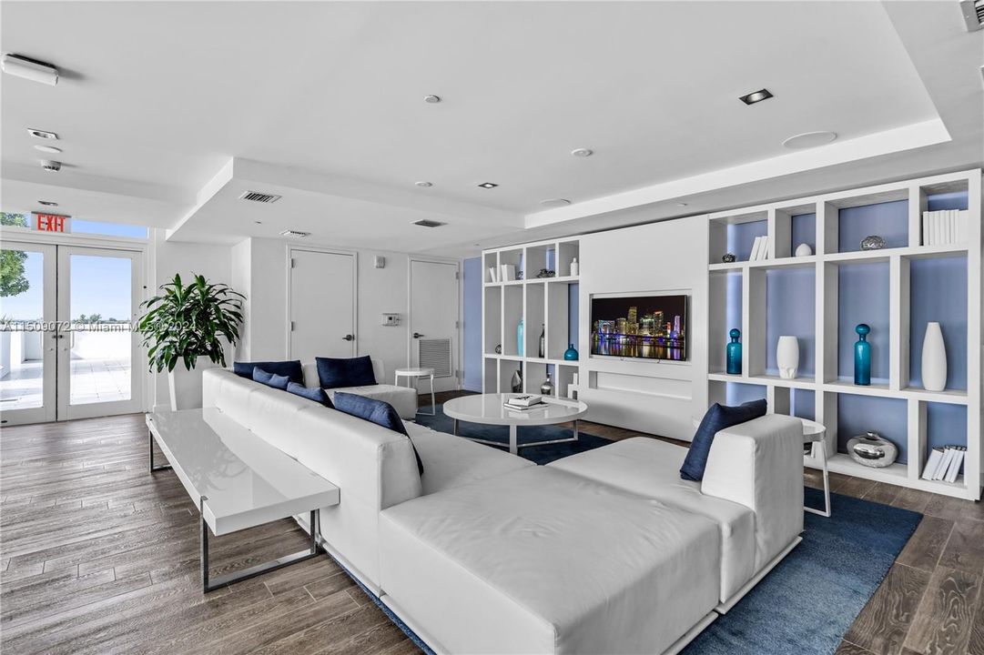 Recently Rented: $2,750 (1 beds, 1 baths, 616 Square Feet)