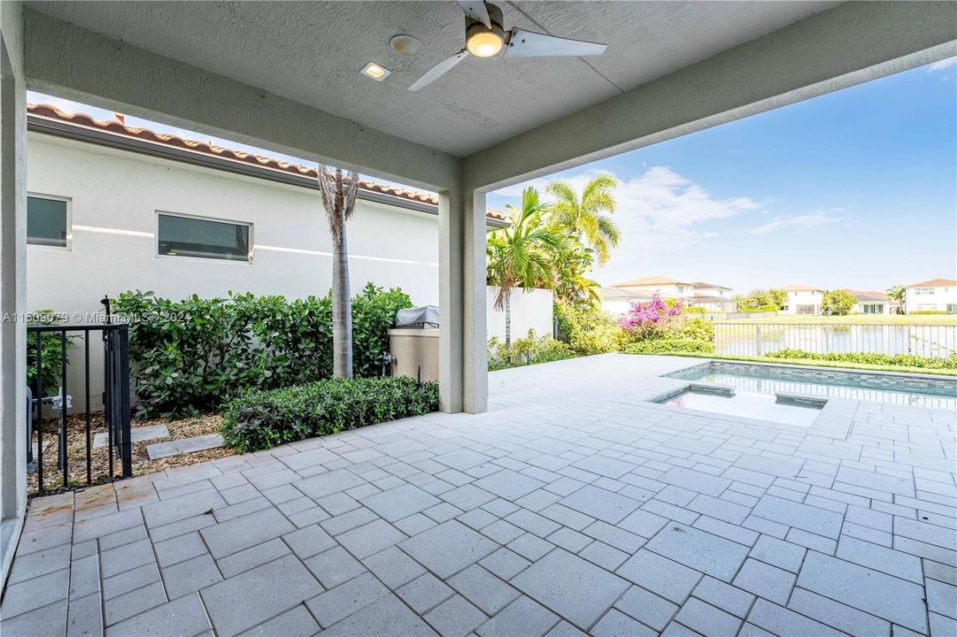 最近租的: $5,700 (4 贝兹, 3 浴室, 2824 平方英尺)