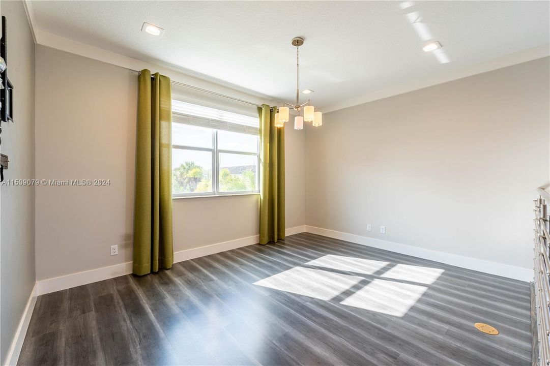 最近租的: $5,700 (4 贝兹, 3 浴室, 2824 平方英尺)