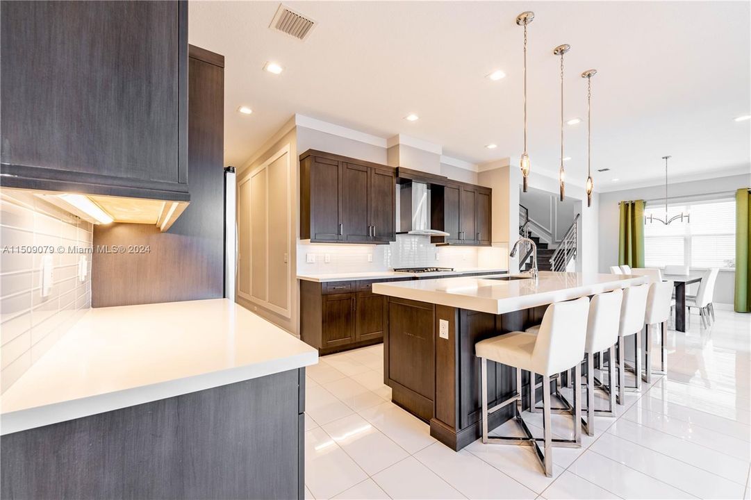 最近租的: $5,700 (4 贝兹, 3 浴室, 2824 平方英尺)