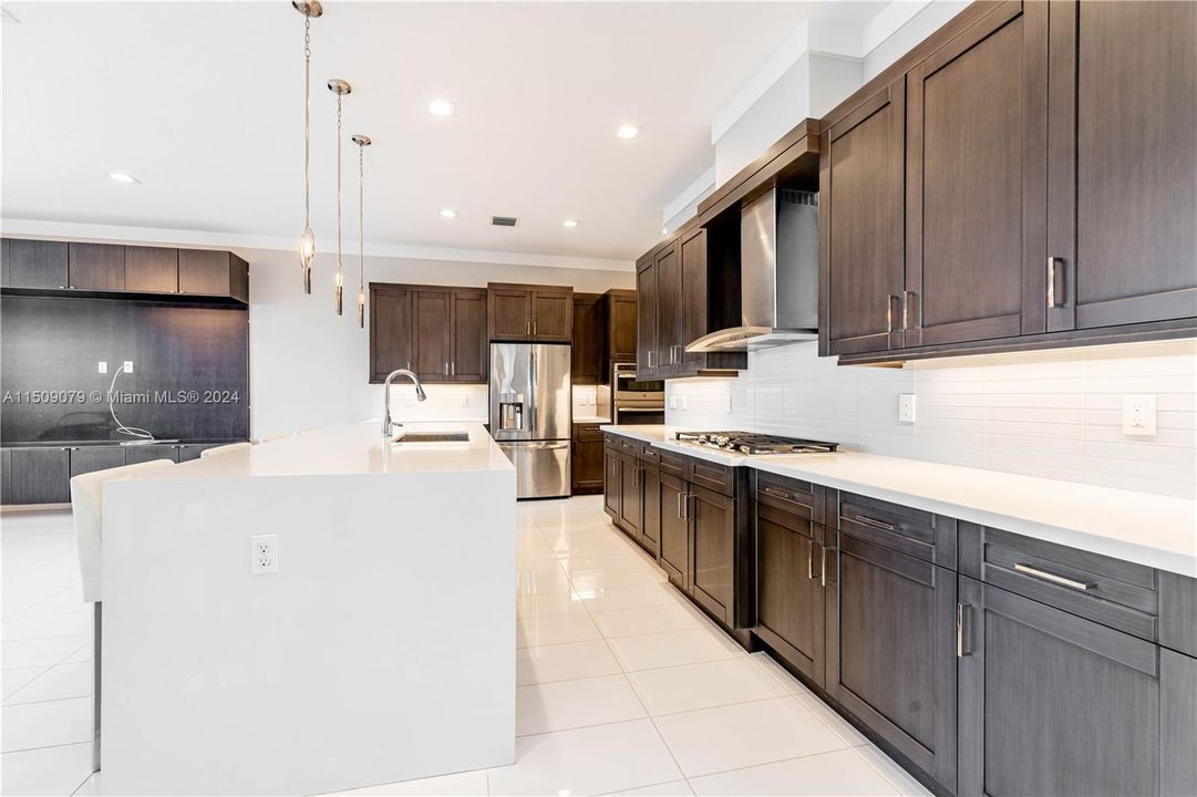 最近租的: $5,700 (4 贝兹, 3 浴室, 2824 平方英尺)