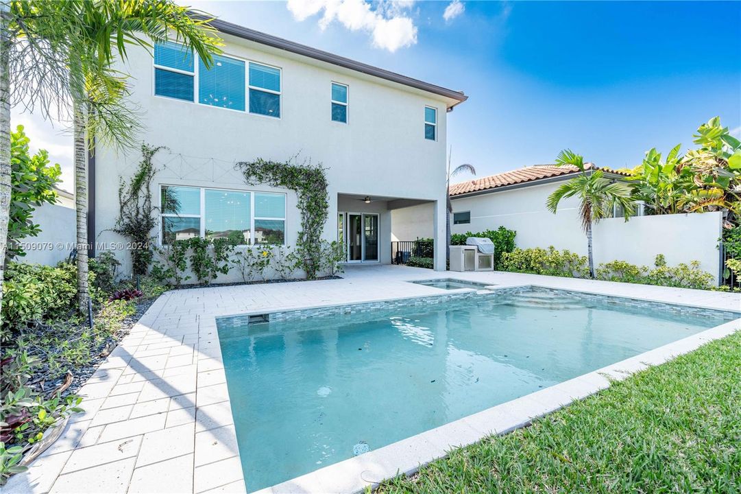 最近租的: $5,700 (4 贝兹, 3 浴室, 2824 平方英尺)