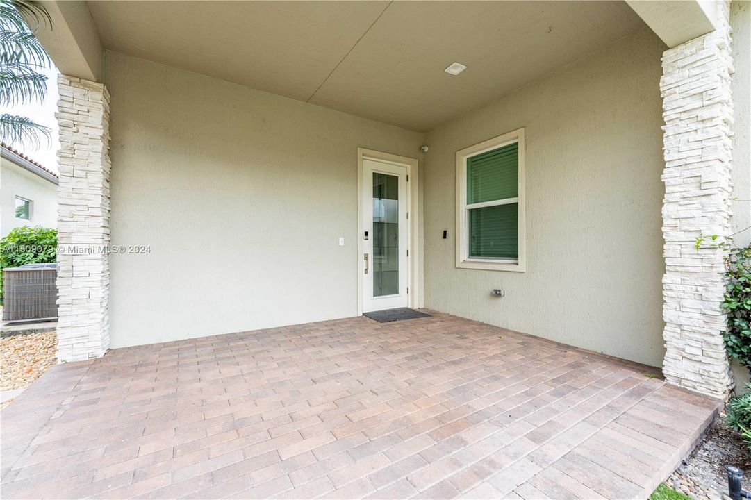 最近租的: $5,700 (4 贝兹, 3 浴室, 2824 平方英尺)